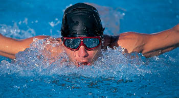 Die SEAL Wassersport-Maske ist ideal zum Schwimmen und fr den Triathlon! Bequemer Sitz und ein sehr weites Gesichtsfeld, sowohl ber als auch unter Wasser lassen die volle Konzentration auf den Wettkampf zu!